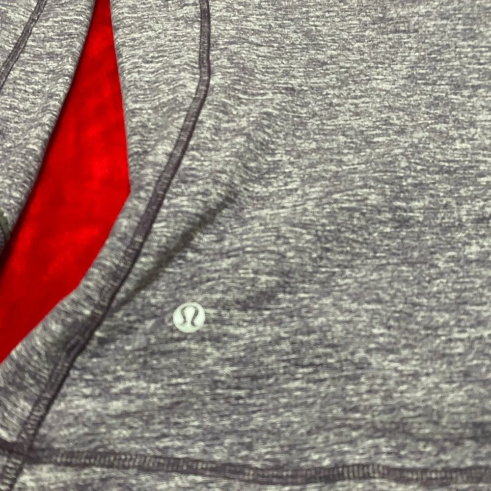 Lululemon SZ 6 quarter zip long sleeved shirt with thumb holes Awesome Condition - Picture 14 of 17